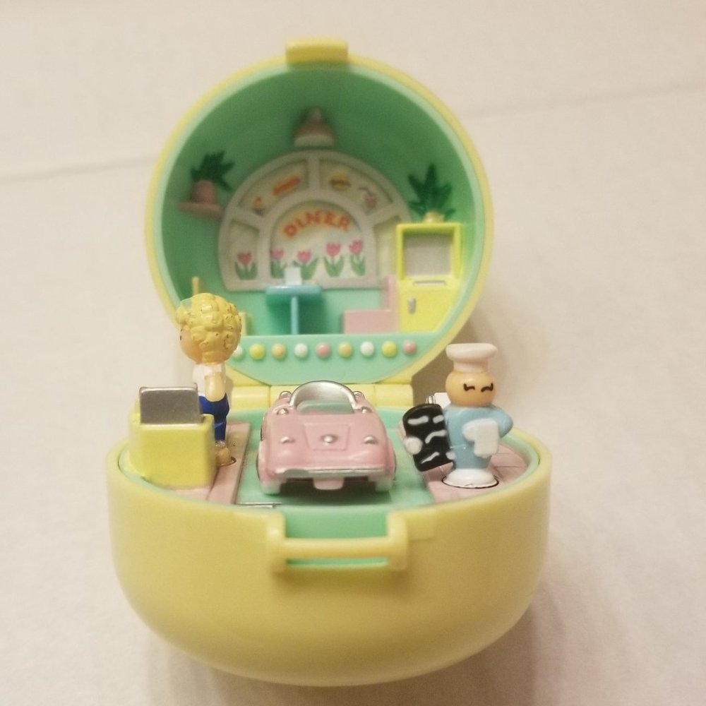 ALL pieces included!! - 1991 Polly Pocket diner case- Final price!